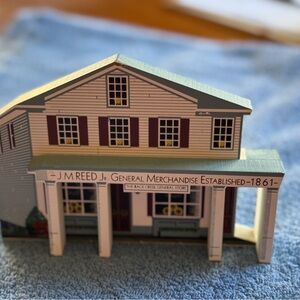 Shelia’s Collecable House - Back Creelk General Store.